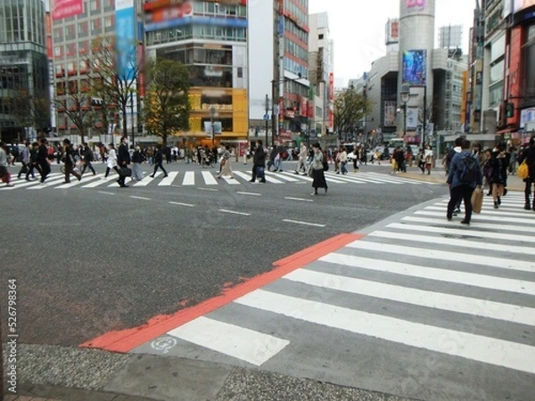 Fototapeta 休日の渋谷駅近辺スクランブル交差点