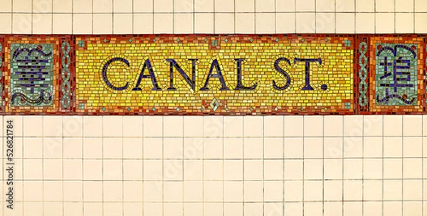 Obraz sign pointer at the entrance to the subway