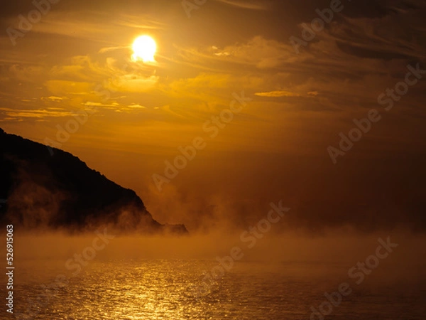 Fototapeta 三重県　紀北町から見える海霧と朝日