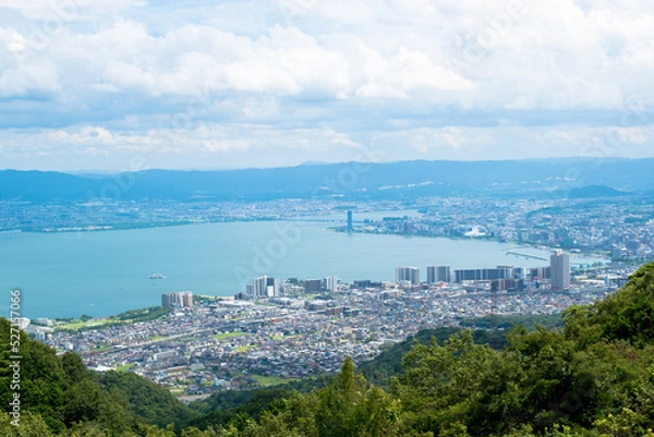 Obraz 夢見が丘の展望台から見下ろす琵琶湖と大津市の街並み