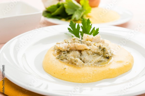 Fototapeta Polenta con baccalà , fuoco selettivo