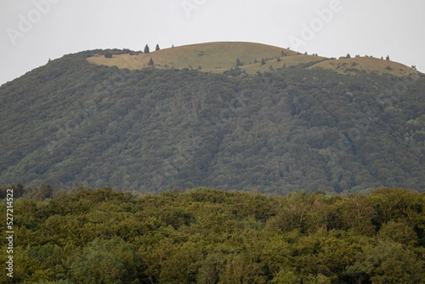 Fototapeta Cratère de volcan en Auvergne