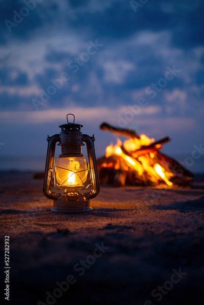 Fototapeta 焚火とオイルランタン