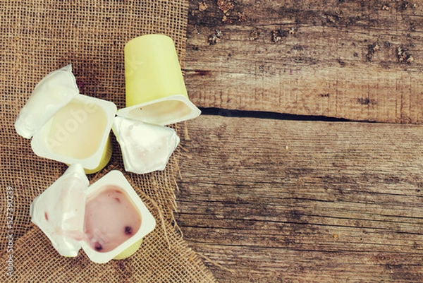 Obraz Empty yogurt cans