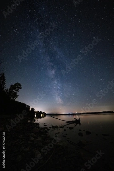 Obraz Ast im Wasser berührt die Milchstraße