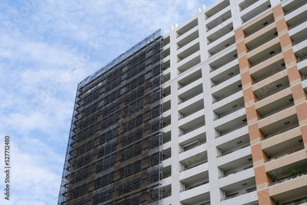 Fototapeta 横写真　マンション　集合住宅　外壁工事　足場　大規模修繕