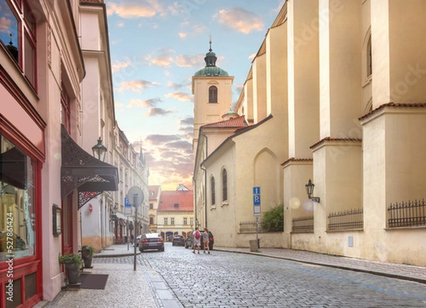 Obraz Jakubska street and the Basilica of St James (Bazilika sv. Jakuba). Prague, Czech Republic