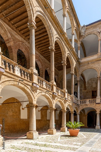 Obraz Palermo, Italy - July 6, 2020: Courtyard of Palazzo dei Normanni (Palace of the Normans, Palazzo Reale) in Palermo city. Royal Palace was the seat of the Kings of Sicily during the Norman domination