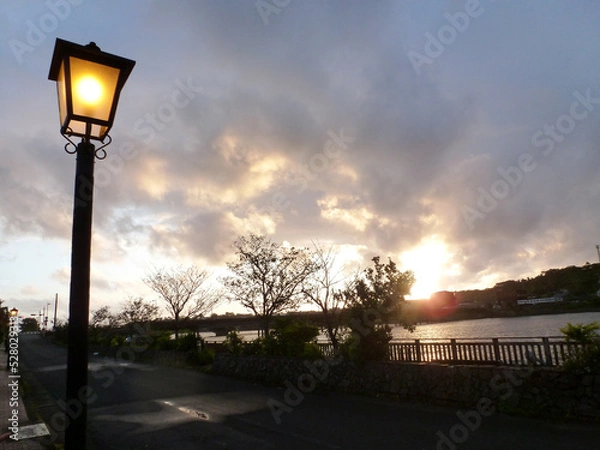 Obraz Morning glow and atmospheric street lights
