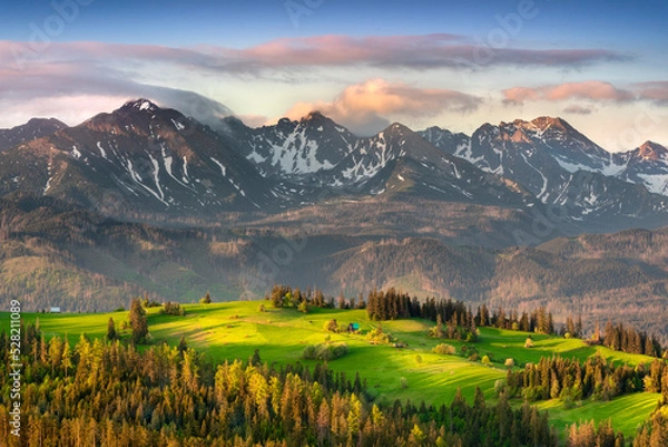 Fototapeta View of the Tatra Mountains, meadows, pastures, from Gliczarów Górny. Spring, Poland. Widok na Tatry, łąki, hale, z Gliczarowa Górnego. Wiosna, Podhale, Polska. Krajobraz