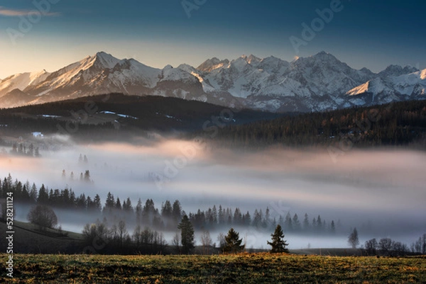 Fototapeta View of the Tatra Mountains, meadows, pastures, fogg, from Gliczarów Górny. Spring, Poland. Widok na Tatry, góry, łąki, hale, z Gliczarowa Górnego. Mgła, wiosna, Podhale, Polska. Krajobraz, poranek