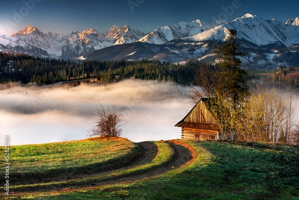 Fototapeta View of the Tatra Mountains, meadows, pastures, fogg, from Gliczarów Górny. Spring, Poland. Widok na Tatry, góry, łąki, hale, z Gliczarowa Górnego. Mgła, wiosna, Podhale, Polska. Krajobraz, poranek