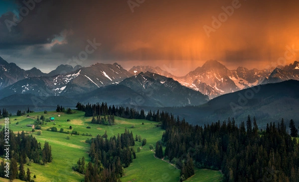 Fototapeta A view of the Tatra Mountains and the meeting of two weather fronts. Storm. Mountains, Podhale, Poland. Widok na Tatry i spotkanie się dwóch frontów pogodowych. Burza. Góry, podhale, Polska, lato
