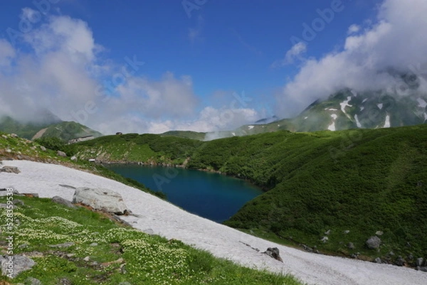 Fototapeta Murodo is at 2,500 m, this is the highest point on the Tateyama Kurobe Alpine Route. There are many places that you can take a walk to, such as Mikurigaike.