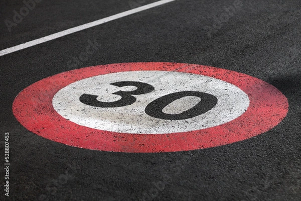 Obraz Zone 30 Dreißig Geschwindigkeit Tempo Begrenzung und Verkehrsberuhigung für Verkehr auf Fahrbahn Asphalt Markierung Zeichen