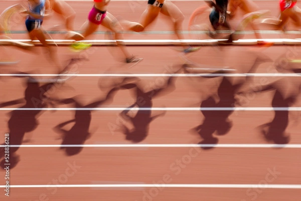 Obraz 陸上競技でトラックを走る選手と影