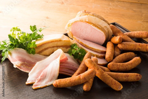 Fototapeta ベーコンとハムとソーセージの盛り合わせ