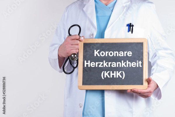 Obraz Arzt mit einer Tafel auf der Koronare Herzkrankheit KHK steht