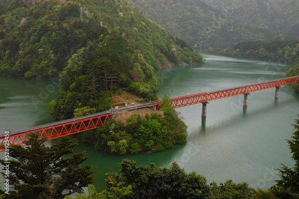 Fototapeta 湖の上の駅