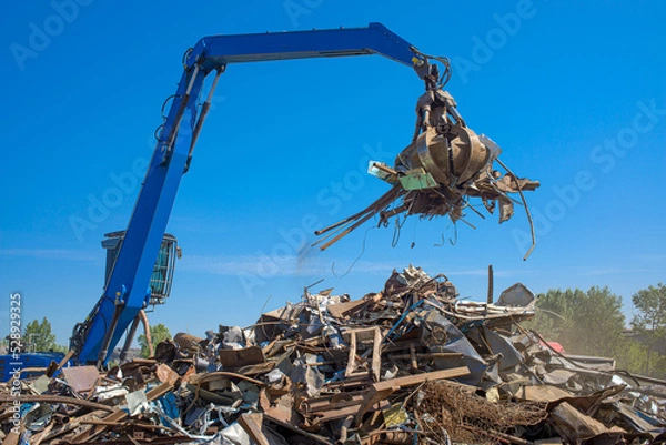 Obraz scrap metal grab on a bright sunny day