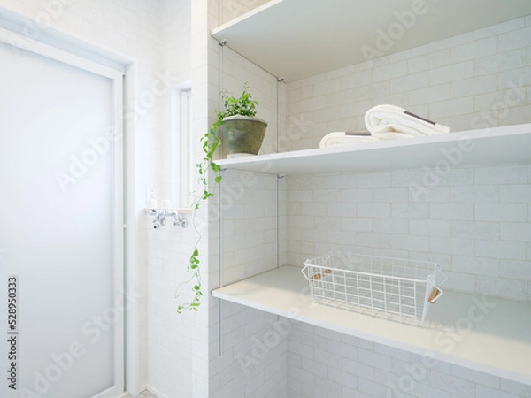 Obraz 観葉植物のあるバスルームの脱衣所の収納