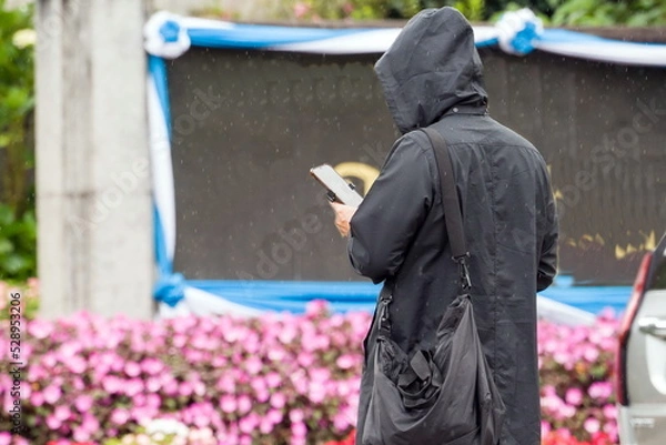 Obraz black raincoat