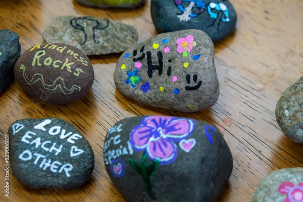 Obraz Kindness rocks!  Kindness rolls!  Hi written on a rock to make the finder smile.