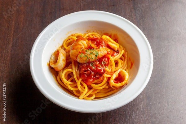 Fototapeta ミニサイズのペスカトーレ生パスタ
