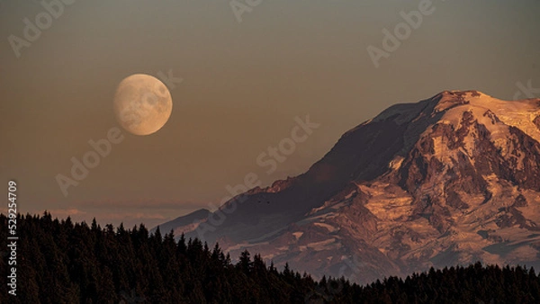 Obraz moonrise over Mt. Rainier