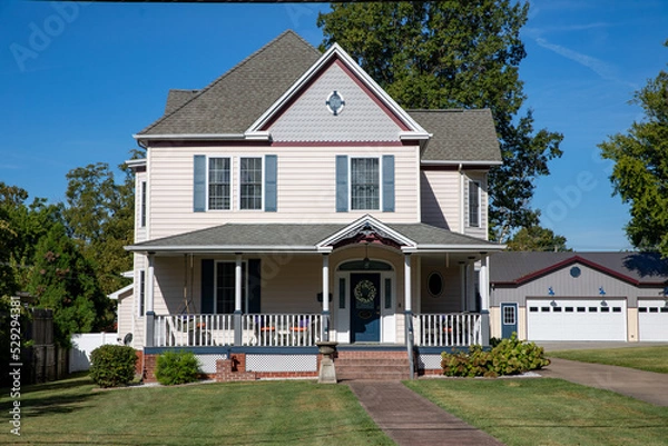 Obraz old house in area