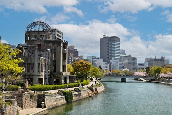 Obraz 春の原爆ドームと元安川