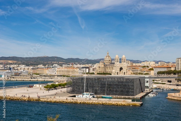 Fototapeta Vue sur la Cathédrale La Major et le Mucem de Marseille depuis le Parc Émile Duclaux
