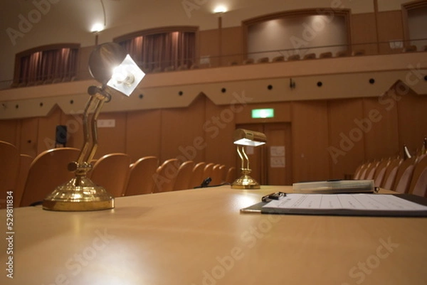 Obraz ピアノコンクール、客席、審査員、審査員席、手元明かり、ライト、講評用紙