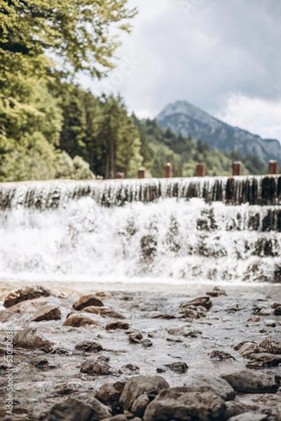 Obraz Kleiner Wasserfall als Hintergrund