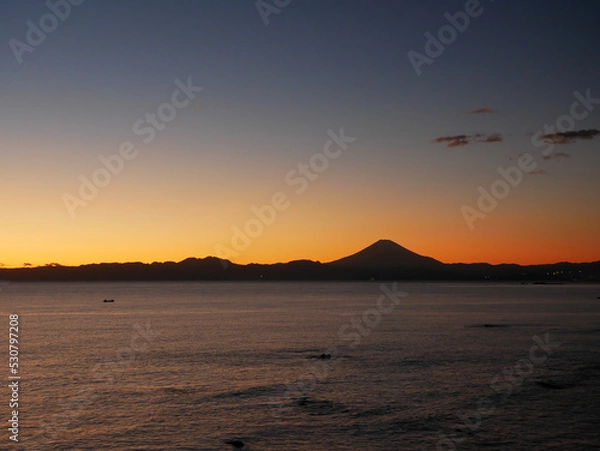 Obraz 日本、神奈川県、秋、三浦半島から眺める日没後の富士山
