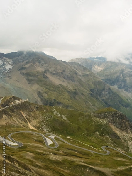 Obraz view of the peaks and meadows in the austrian alps