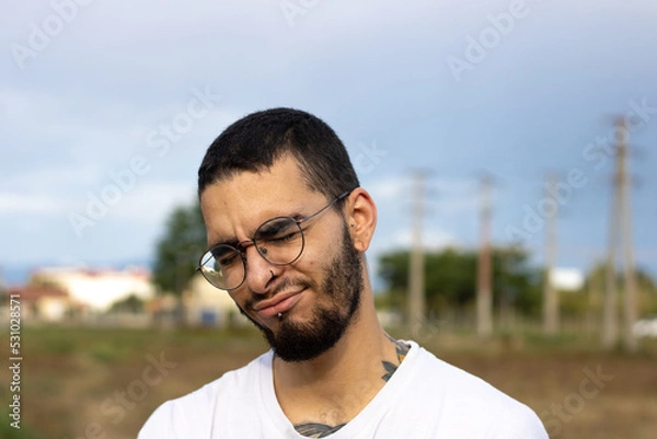 Obraz young man valuing situation