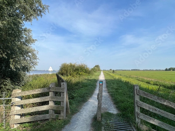 Fototapeta gravel path next to the Goiingarypster puollen