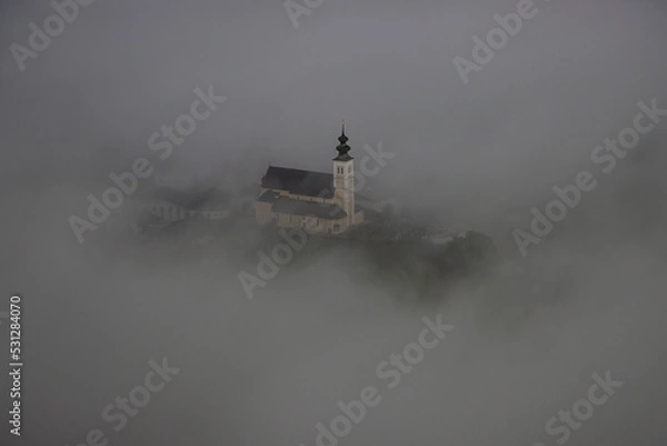 Fototapeta Kirche im Nebel