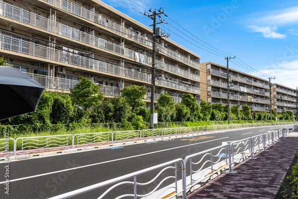 Fototapeta 夏の都心の団地