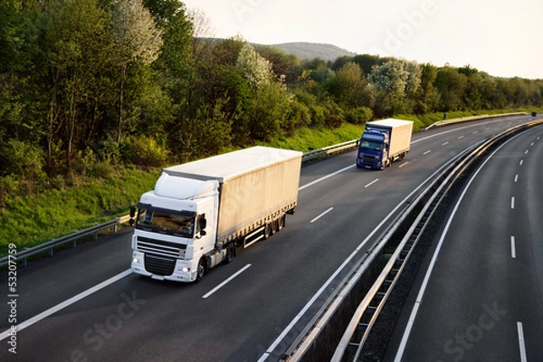 Fototapeta Ciężarówka na autostradzie 3