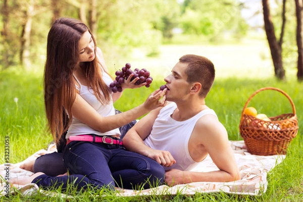 Obraz woman feeding man grapes