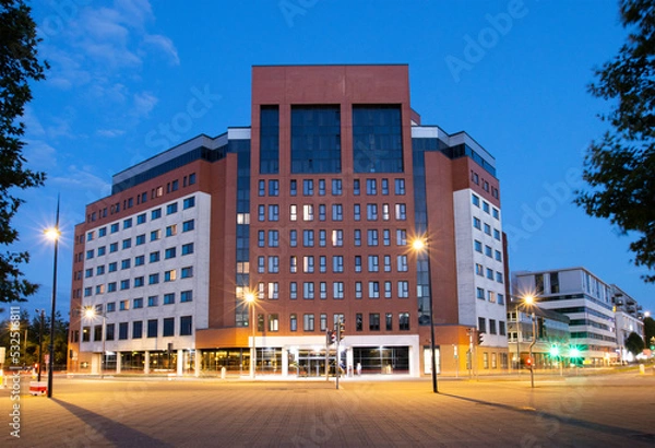 Fototapeta 'Jury's Inn' modern Hotel along Fleming Way in the downtown of Swindon, Wilts
