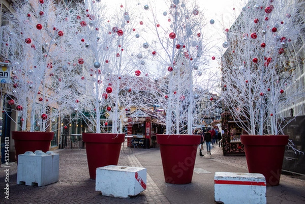 Obraz Christmas Tree, Ornaments and Defocused Objects Background