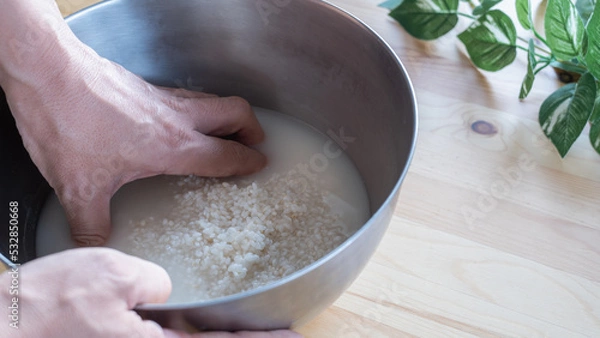 Fototapeta 米を研ぐ・洗う