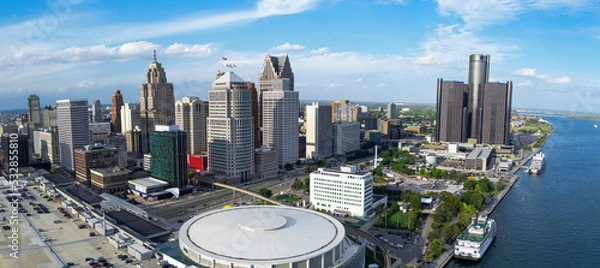 Fototapeta Panoramic view of high rise buildings such as Renaissance center and financial district in Detroit downtown.