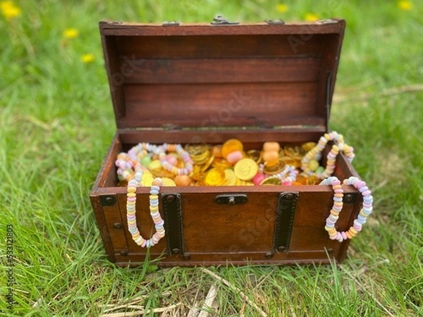 Obraz Schatztruhe mit Süßigkeiten