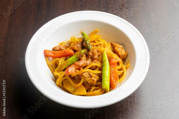 Fototapeta カレーソースパスタ