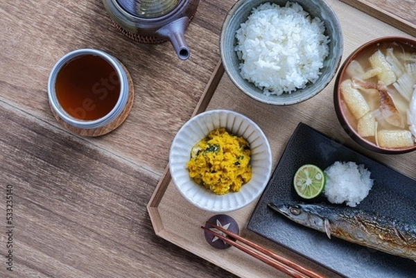 Obraz 秋刀魚の塩焼きで秋の味覚を楽しむ