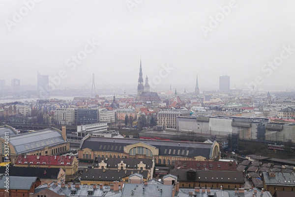 Obraz Skyline Riga im winterlichen Nebel